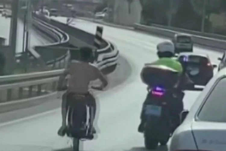 Dur ihtarına uymadı, motosikletini polisin üzerine sürdü