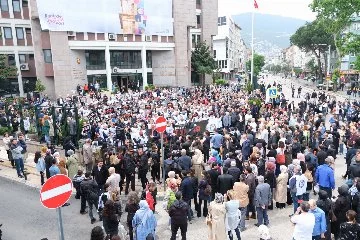 Okul müdürünün öldürüldüğü olay Bursa'da protesto edildi