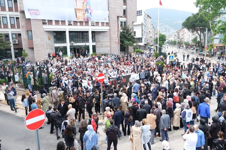 Okul müdürünün öldürüldüğü olay Bursa'da protesto edildi