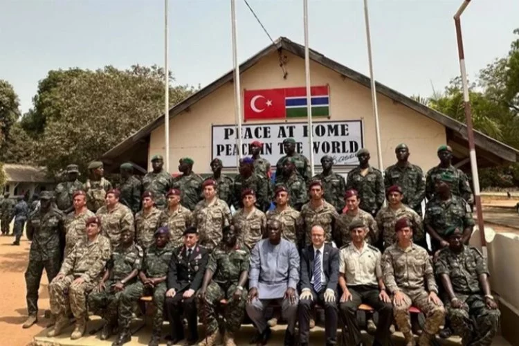 Gambiya askerine Türkiye'den askeri eğitim