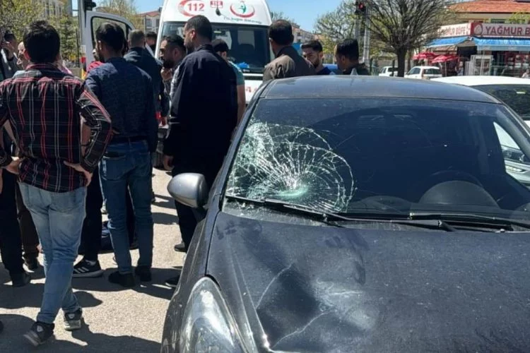 Elazığ'da korkunç kaza: Yaya geçidinde otomobil çarptı!