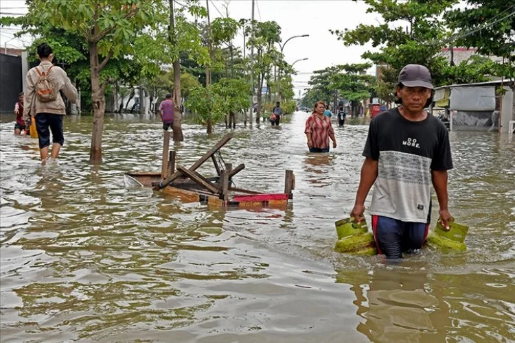 Endonezya'da doğal afet! 15 ölü