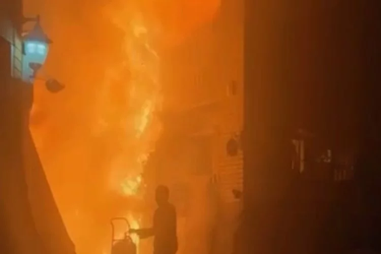Erbil'deki Tarihi Kayseri Çarşısı'nda yangın: 7 yaralı!