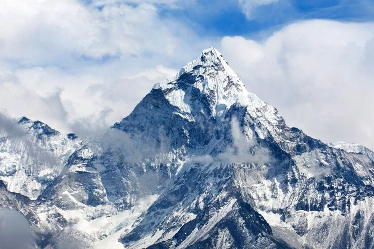 Everest Dağı'nın zirvesine zorlu yolculuk