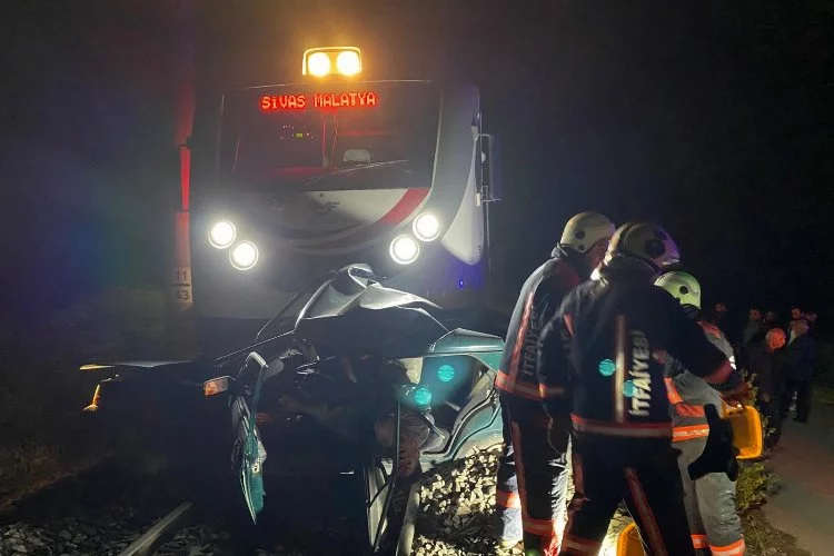 Feci kazada trenin altında kalan 17 yaşındaki sürücü öldü
