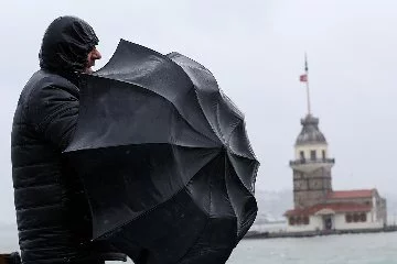 Fırtına ve şiddetli yağış İstanbul'da can aldı