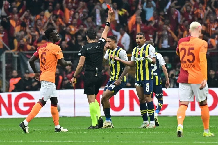 Galatasaray- Fenerbahçe derbisinde kırmızı kart!