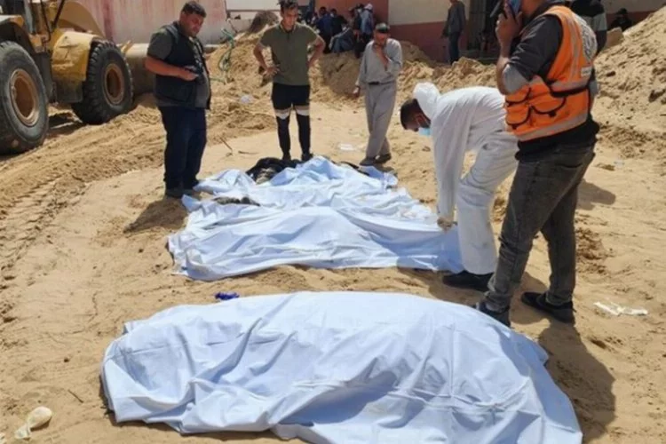 Gazze'de Nasır Hastanesi yerleşkesinde 3 toplu mezar tespiti!