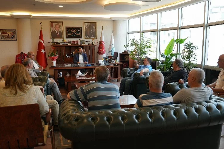 Gürsu Belediye Başkanı Işık'ı vatandaşlar makamında ziyaret etti