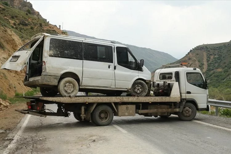 Hakkari'de feci kaza: Minibüste bulunan 9 kişi yaralandı!
