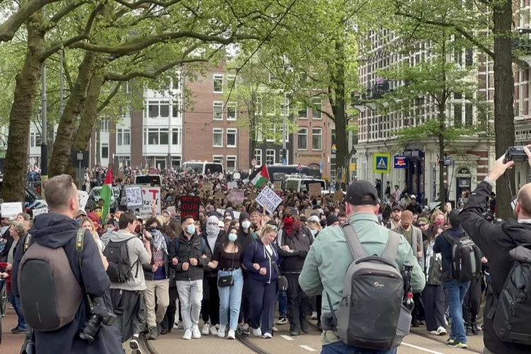Hollanda'da Filistin destekçileri yürüyüş düzenledi
