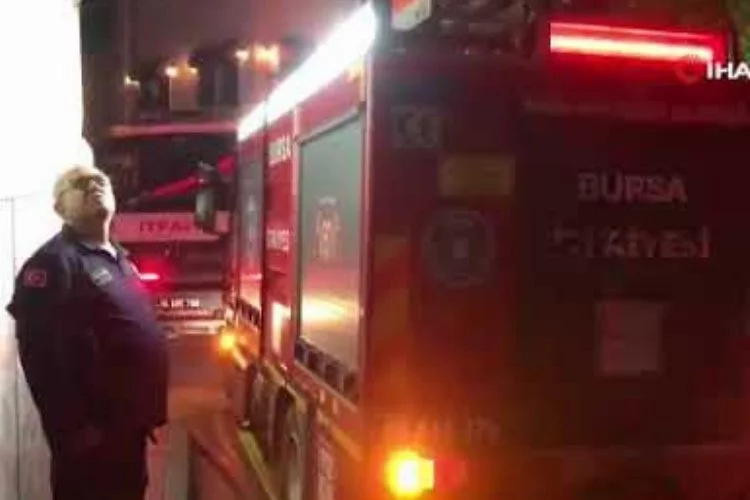 Bursa'da iş hanının çatı katında yangın