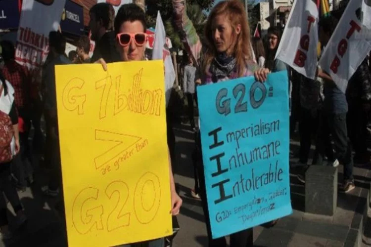 İki kadın G20'yi böyle protesto etti
