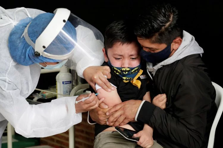İran'da 5-11 yaş arası çocuklara Kovid-19 aşısı uygulanmaya başlanacak