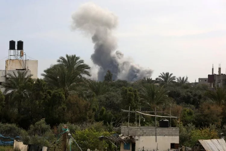 İsrail'den Refah kentinde bir eve hava saldırısı!
