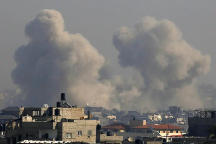 İsrail, Gazze'de binayı bombaladı!