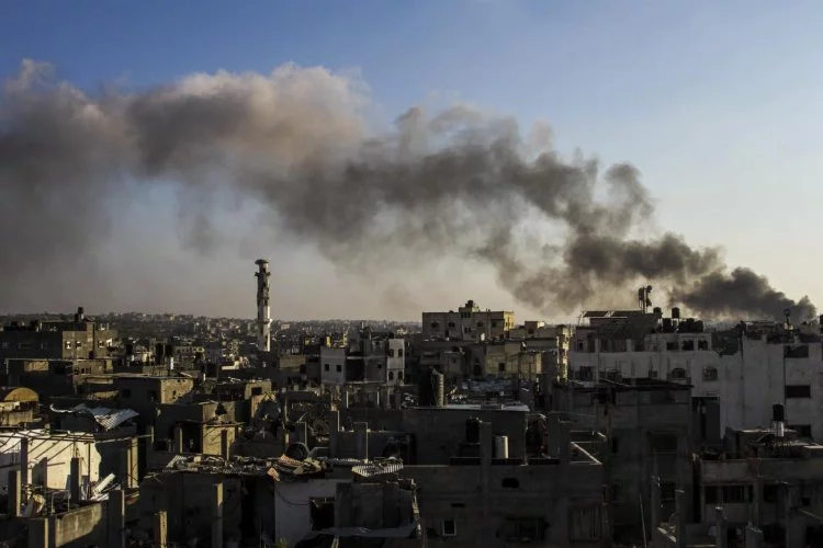 İsrail, Gazze'de emniyet aracını hedef aldı