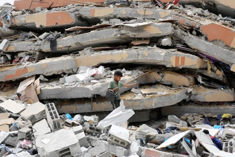 İsrail, Gazze'de sivillerin toplandığı bölgeyi bombaladı