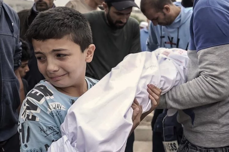 İsrail'in saldırılarında 5 binin üzerinde çocuk hayatını kaybetti