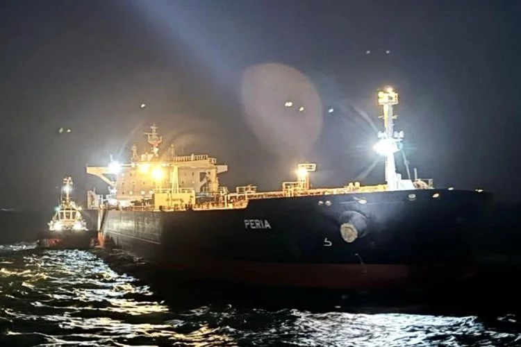 İstanbul Boğazı'nda demir atan tanker kurtarıldı