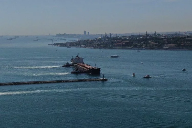 İstanbul Boğazı yeniden gemi trafiğine açıldı!