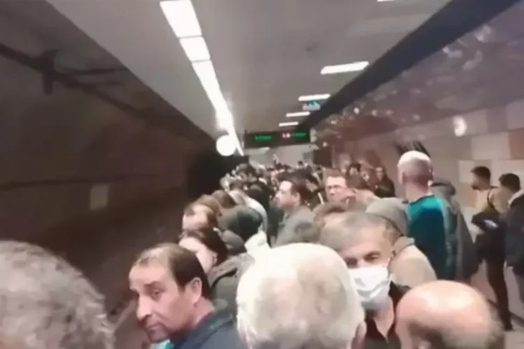 İstanbul Metro'da meydana gelen arıza yolcuları isyan ettirdi!