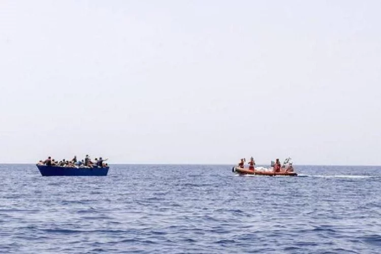 İtalya Sahil Güvenliği 305 göçmeni kurtardı