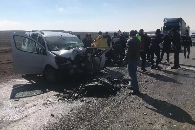 Sivas'ta otomobiller kafa kafaya çarpıştı: 1 ölü, 1 ağır yaralı!