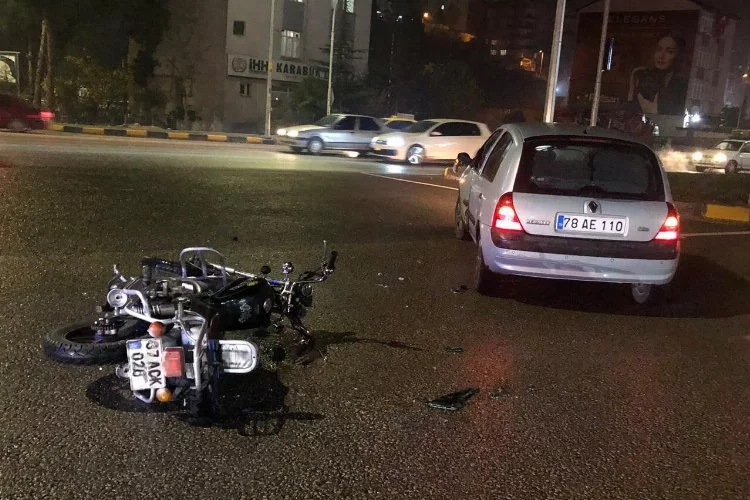 Karabük'te kaza: Motosikletle otomobil çarpıştı