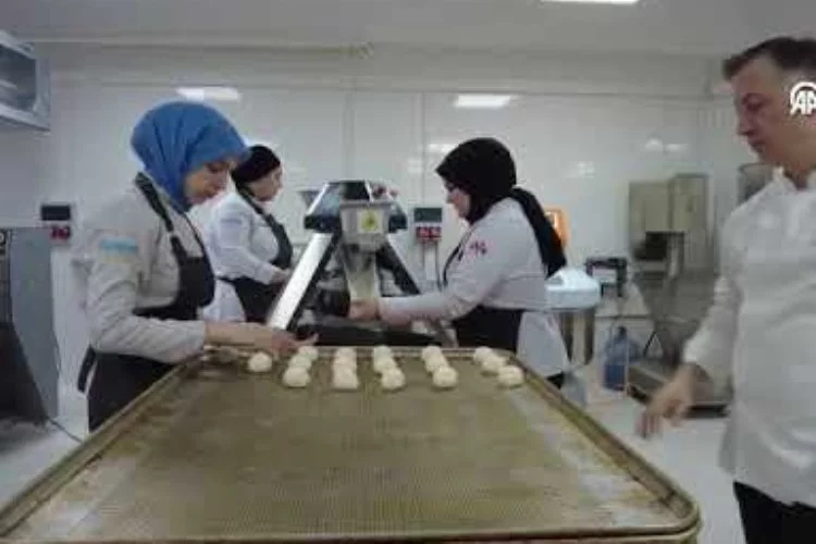 Karabük'te meslek liseliler günde 2 bin ekmek üretiyor