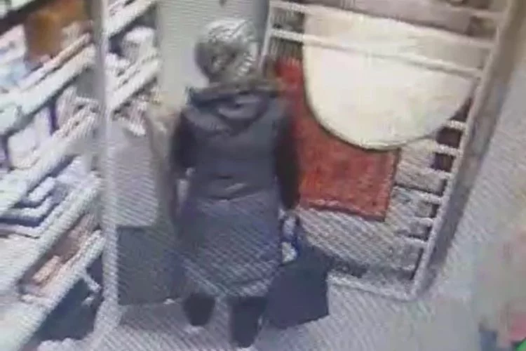 Kırık alarmları gören mağaza personeli hırsızın yakalanmasını sağladı