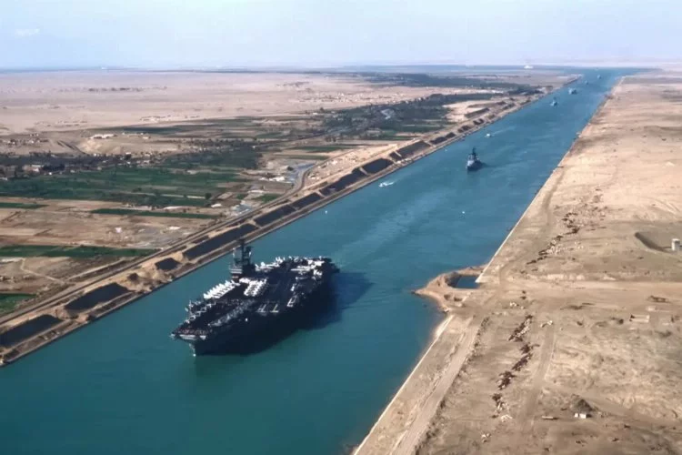 Kızıldeniz'deki gerilim Süveyş Kanalı gelirlerini etkilecek