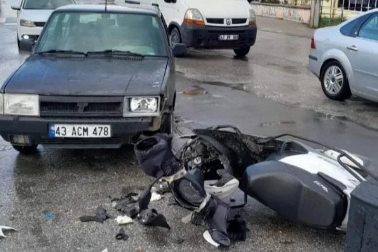 Kütahya'da otomobil motosiklet ile çarpıştı: 1 yaralı