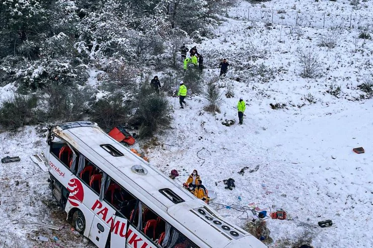Kuzey Marmara Otoyolu'nda yolcu otobüsü devrildi: Çok sayıda ölü ve yaralı var 