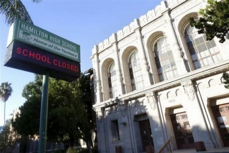 Los Angelas'ta tüm okullar tehdit nedeniyle kapandı!