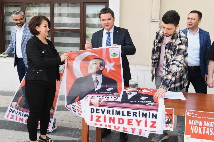 Osmangazi'de sokaklar Atatürk posterleriyle donatılıyor
