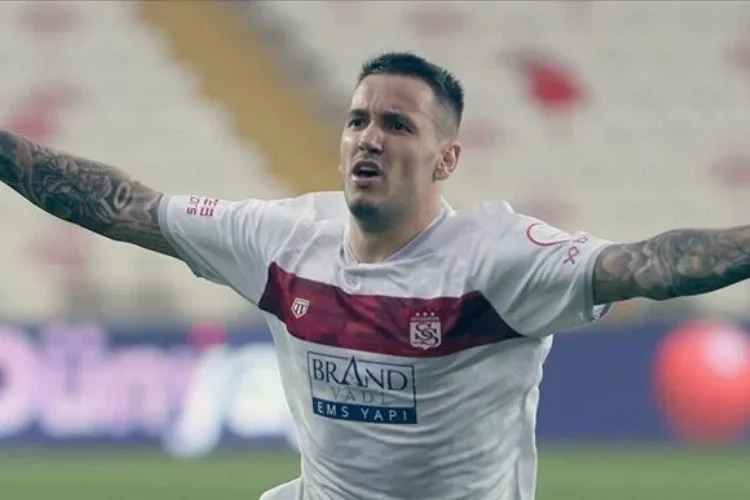 Rey Manaj tarihe geçti! Sivasspor'da gol kralı oldu