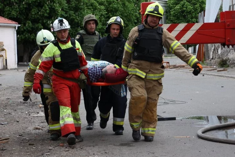 Rusya Ukrayna'ya füze attı: 8 ölü 29 yaralı mevcut!