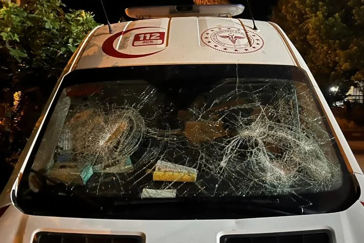Adana'da sağlık çalışanlarına kürekle saldırdılar!