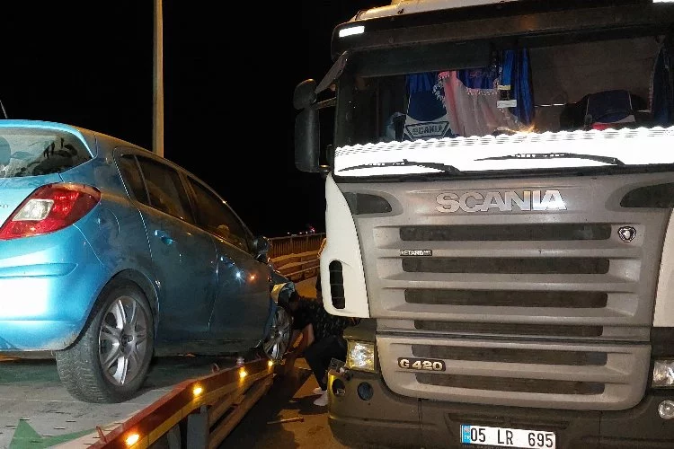Samsun'da feci kaza: Otomobil TIR ile çarpıştı!