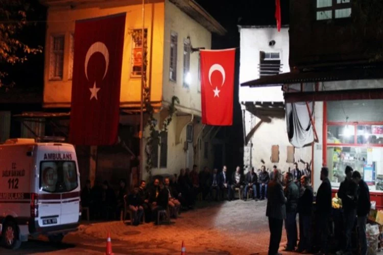 Şehit ocağına Türk bayrakları asıldı