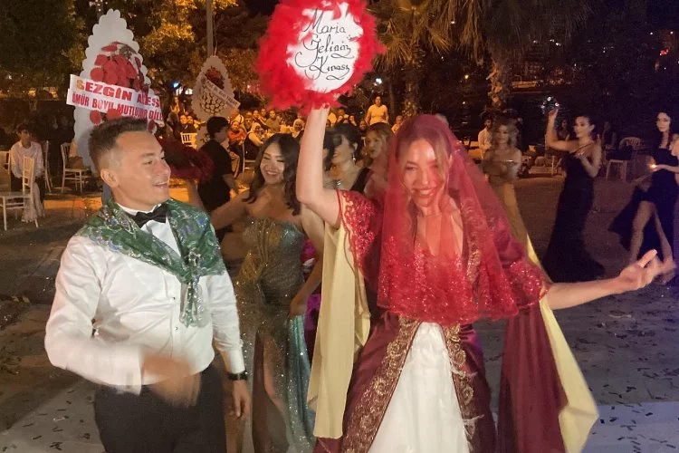 Sibiryalı geline Mersin'de Türk usulü düğün