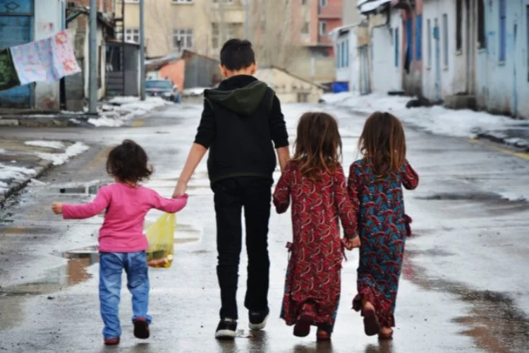Sokak çocukları: Toplumun unuttuğu çocukların sorunları ve çözüm önerileri