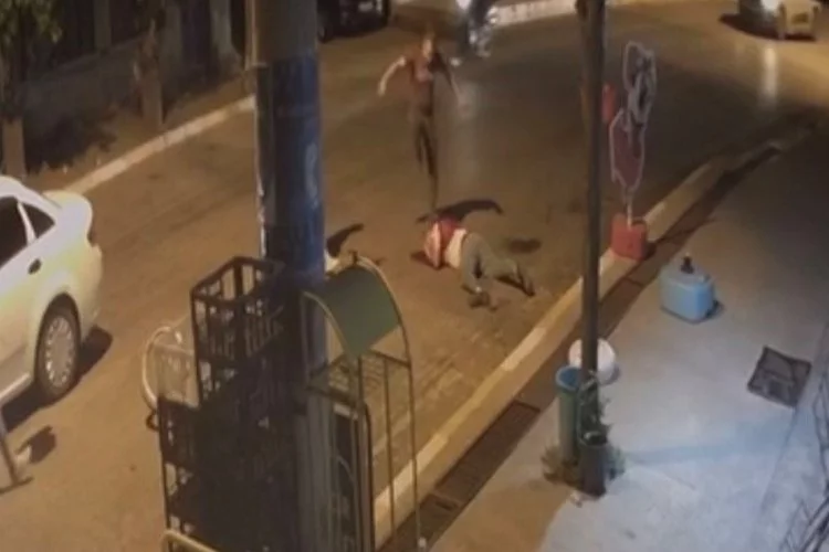 Sokak ortasında kavga: Öldüresiye dövüldü!
