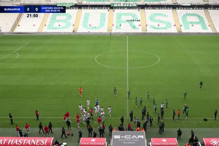 Son Dakika! Vanspor FK, Bursaspor karşılaşmasında sahadan çekildi