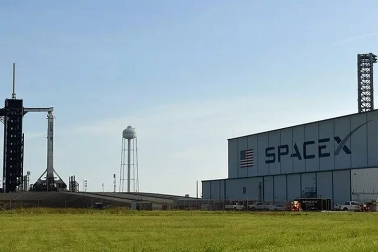SpaceX, 23 uyduyu uzaya gönderdi