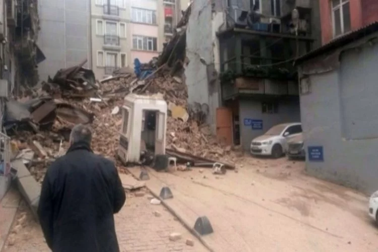 Taksim'de 5 katlı bina yerle bir oldu!
