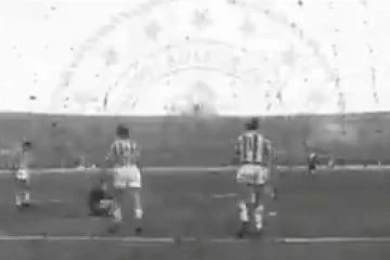 Tarihi maç görüntüleri ortaya çıktı: 1960 yılındaki Galatasaray-Fenerbahçe maçı yayınlandı!