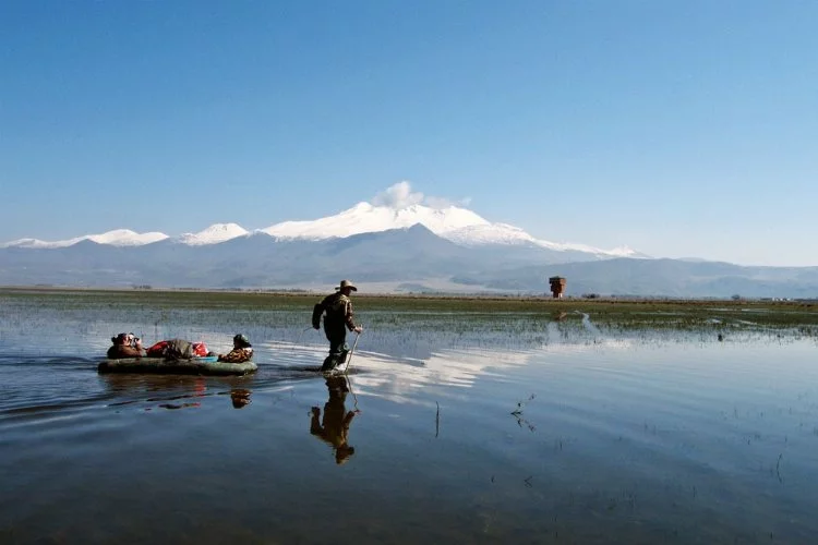 Tatlı ve tuzlu su ekosistemlerinin bir arada bulunduğu nadir alanlardan: Yay Gölü