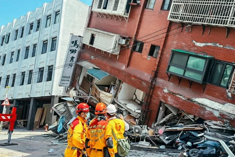 Tayvan'da 7,4 şiddetinde deprem! Hayatını kaybedenlerin sayısı yükseldi